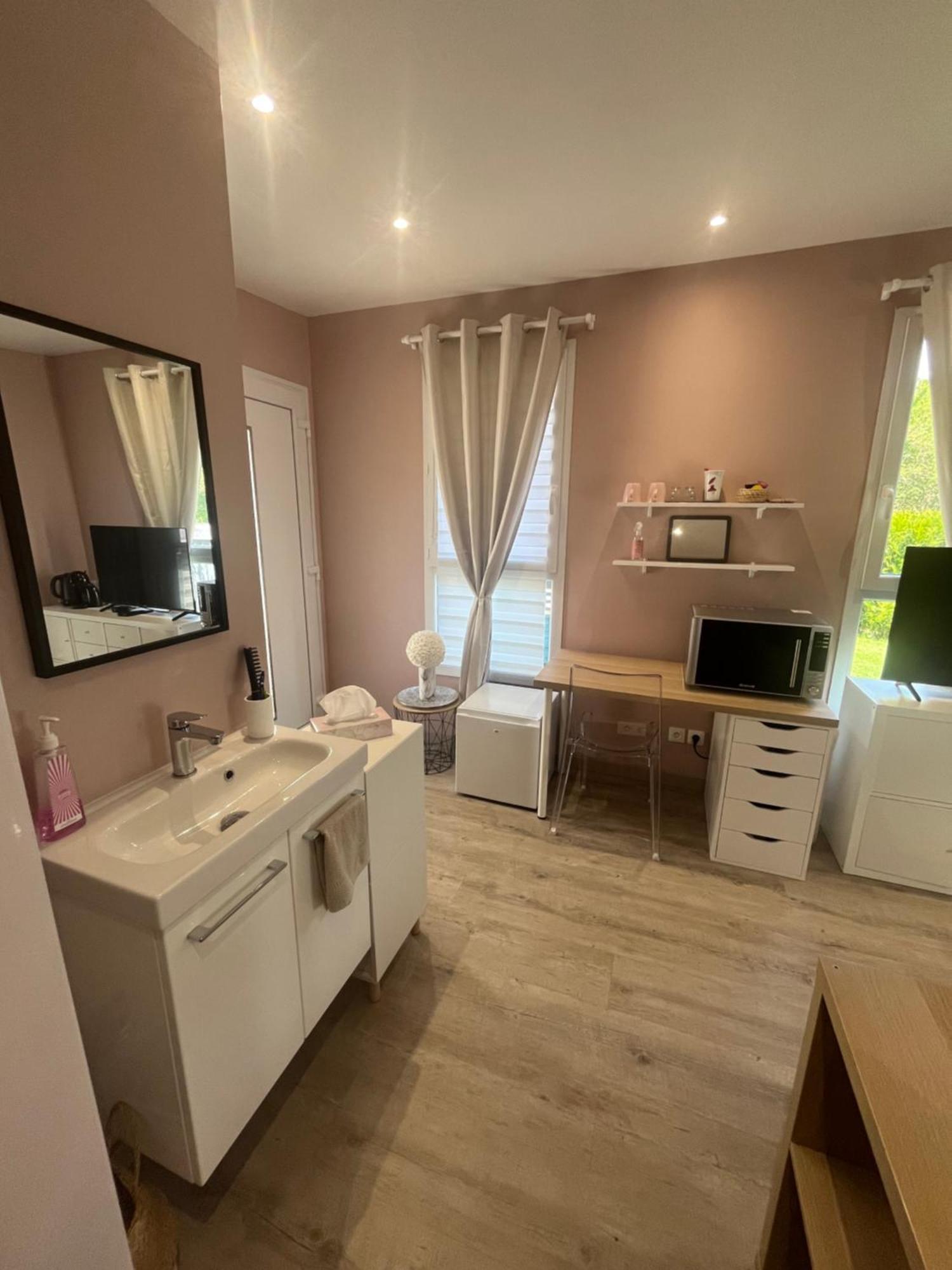 Dependance Prive Apartment แซ็งต์-ทีโบลต์-เดส์-วีญส์ ภายนอก รูปภาพ